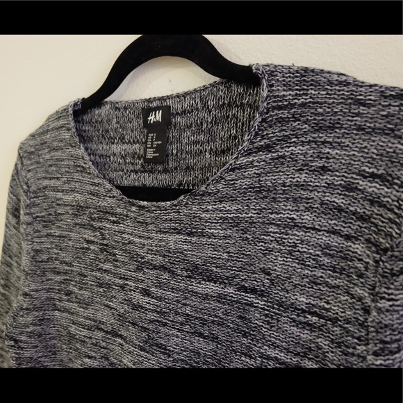 SOLD🚫 H&M Crewneck Sweater - Picture 3 of 4